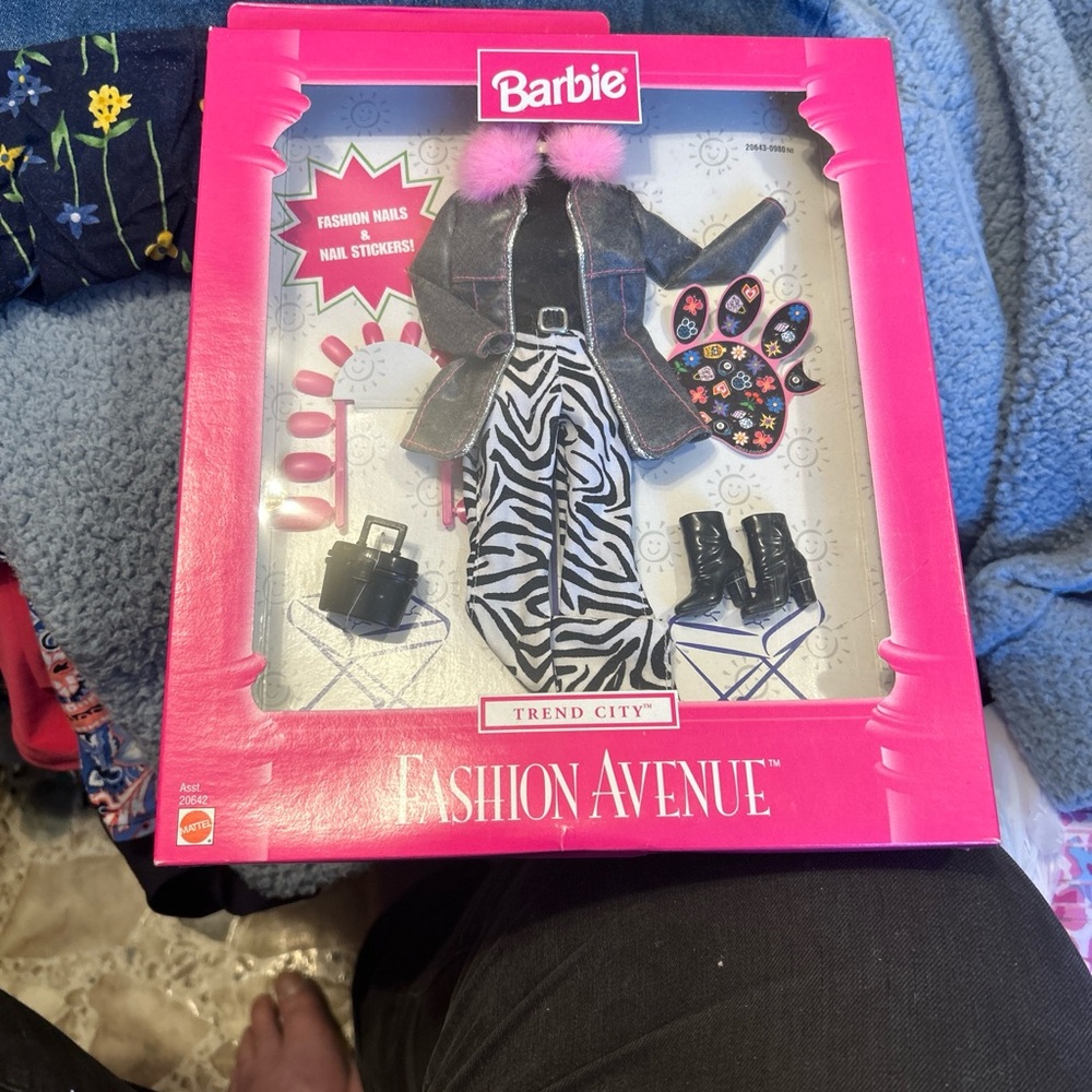 Nib Barbie trend city fashion Avenue